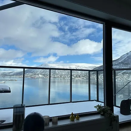 Sweet Little Penthouse, Amazing View 特罗姆瑟